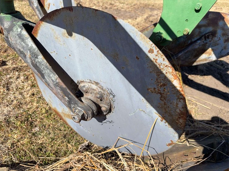 john-deere-three-point-two-bottom-plow-image-20