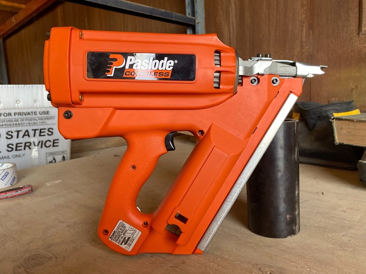 #3405-•-paslode-cordless-nail-gun-with-charger-image-5
