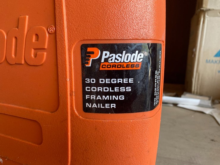 #3405-•-paslode-cordless-nail-gun-with-charger-image-2