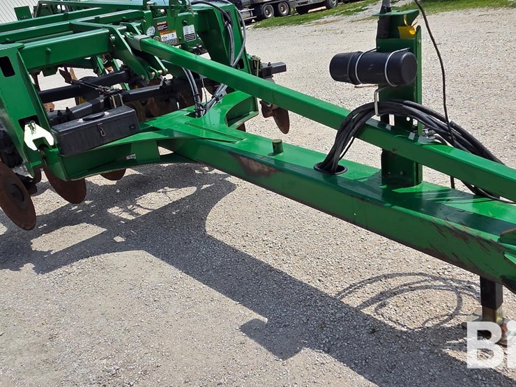 2010-john-deere-2700-image-11