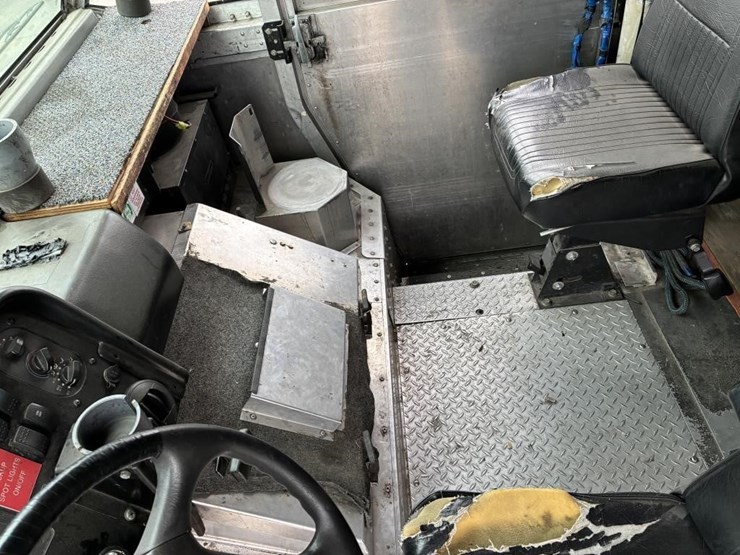 2008-workhorse-w62-image-26