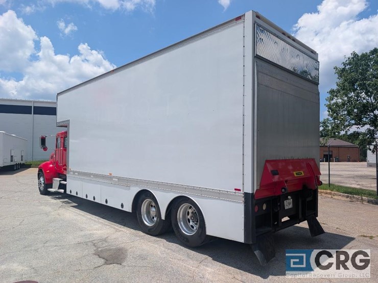2009-peterbilt-335-image-7