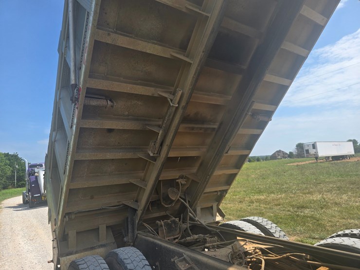 2002-mack-rd688s-image-44