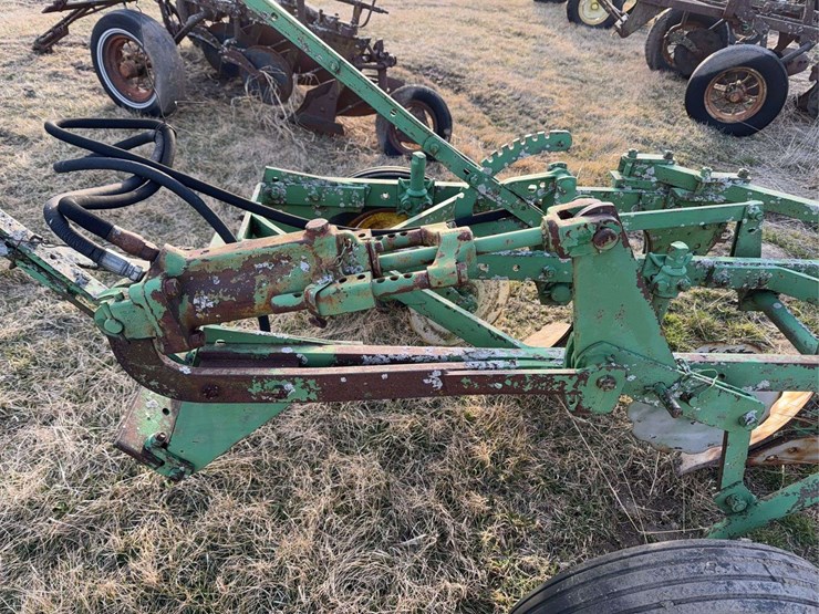 john-deere-pull-type-three-bottom-plow-image-10