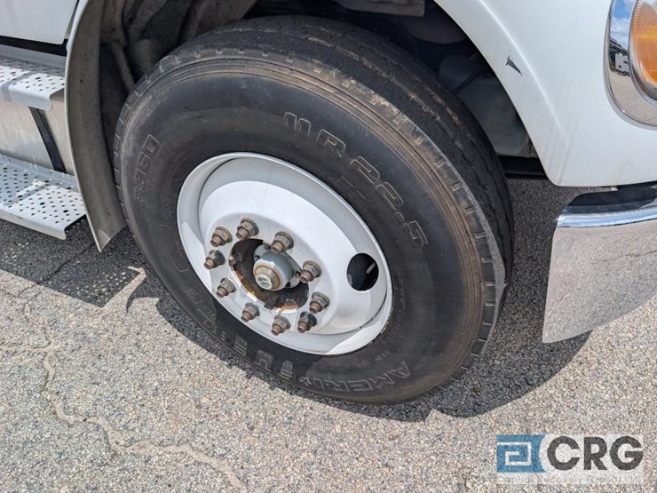 2011-freightliner-m2-stakebed-truck-image-8