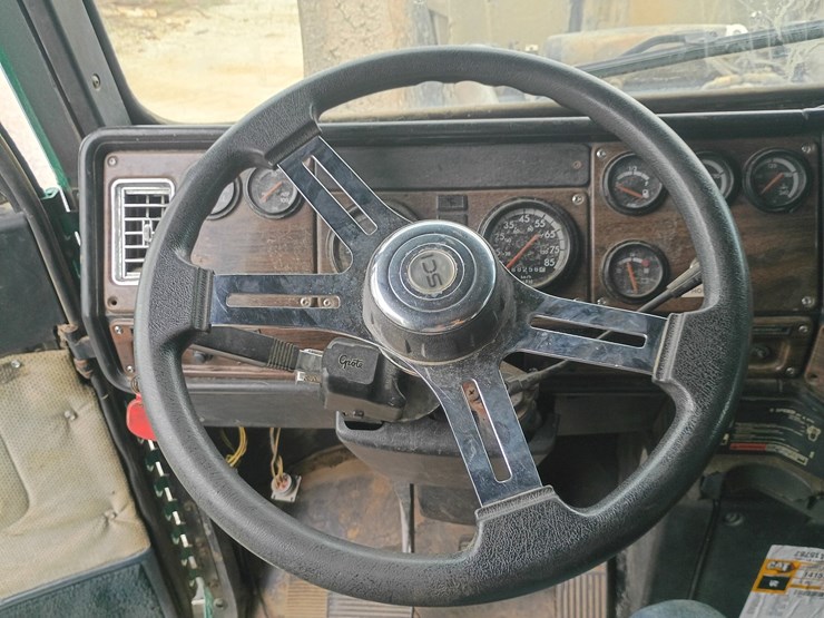 1995-freightliner-fld120-image-56