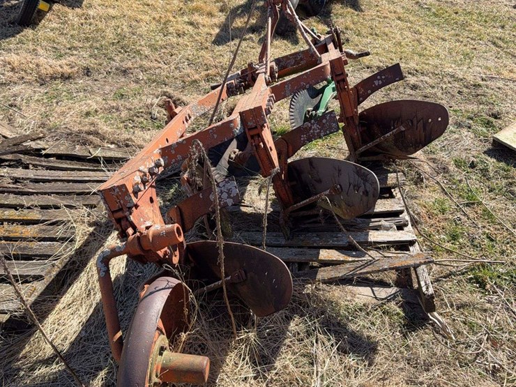 john-deere-three-point-three-bottom-plow-image-4