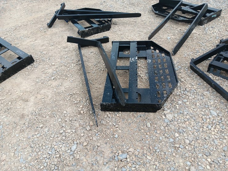 #l75-037-•-future-pallet-fork-skid-steer-attachment-image-2