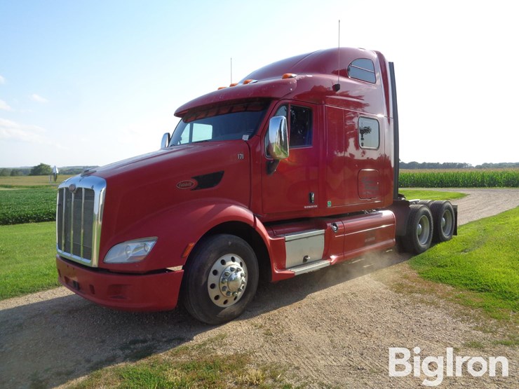 2013-peterbilt-587-image-13