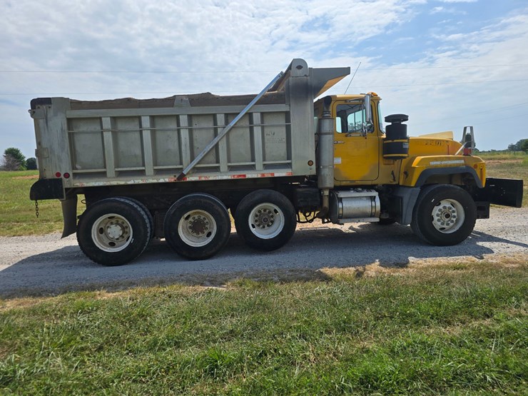 2002-mack-rd688s-image-19