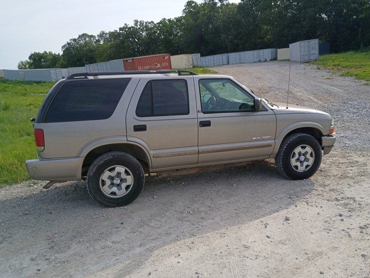 2003-chevrolet-blazer-image-10