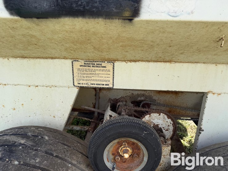 jt-pull-type-dry-fertilizer-spreader-image-12