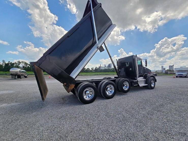 2015-kenworth-t800-image-95