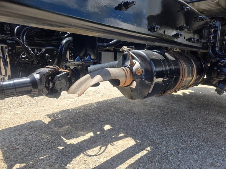 2018-freightliner-m2-106-image-68