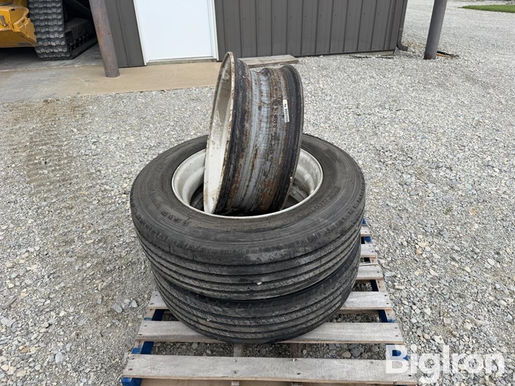 255/70r22.5-tires-&-rims-image-2