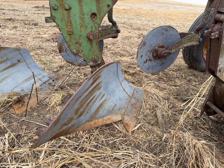 john-deere-pull-type-four-bottom-plow-image-18