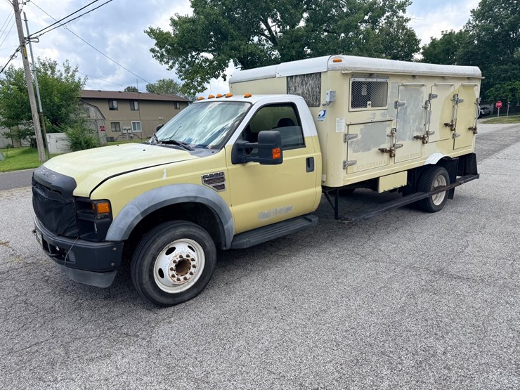 2010-ford-f550-image-3