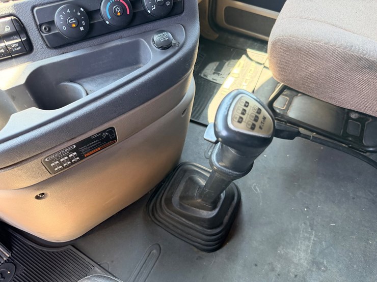 2016-freightliner-cascadia-125-image-117