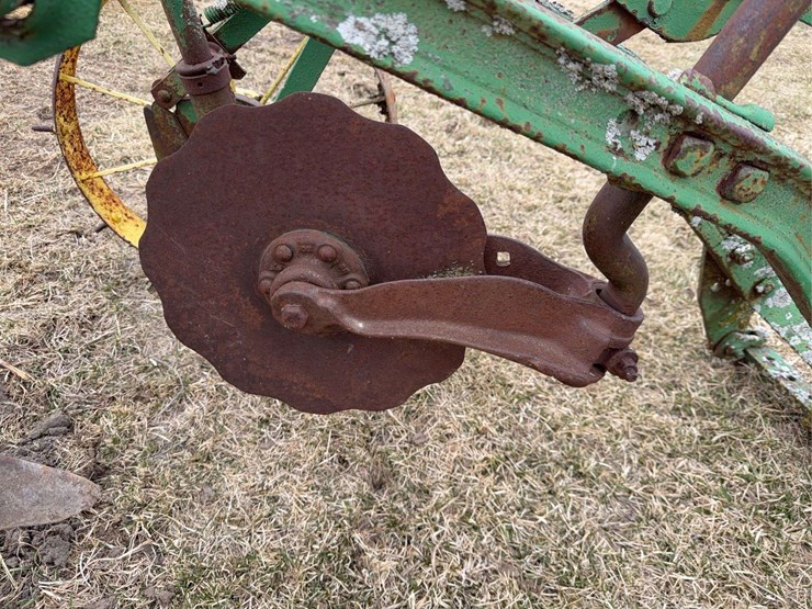 john-deere-pull-type-one-bottom-plow-image-11