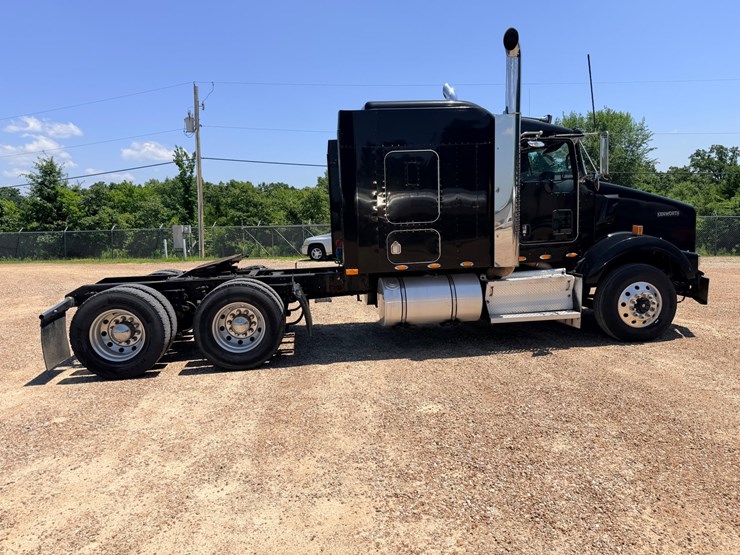 2010-kenworth-t800-image-23