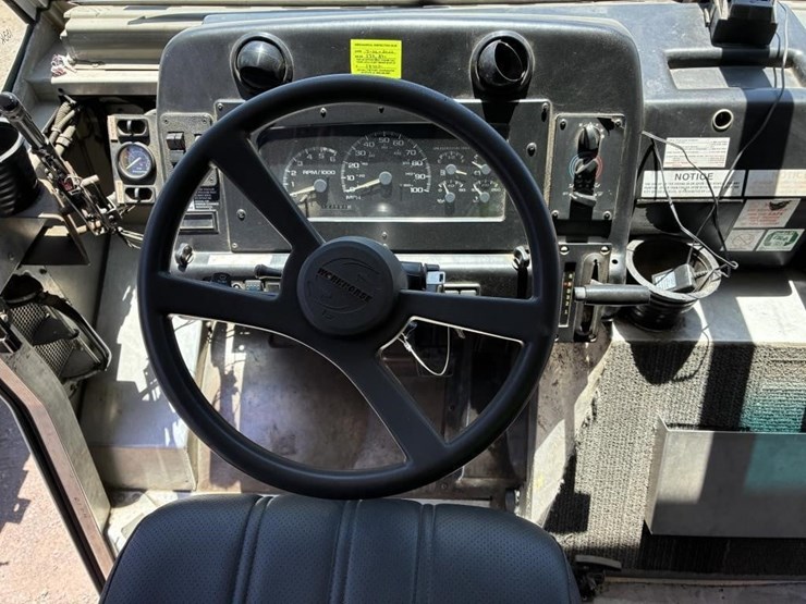 2002-workhorse-p42-image-19