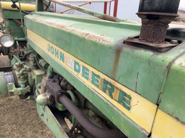 john-deere-520-image-11