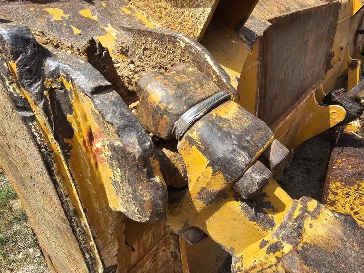 2019-caterpillar-d6-image-89