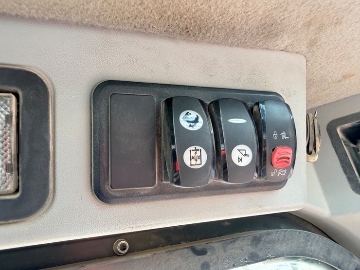 2014-caterpillar-272d-image-57