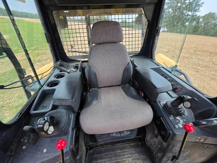 2015-deere-700k-image-37