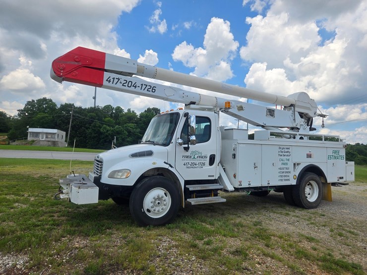 2007-freightliner-m2-106-image-3
