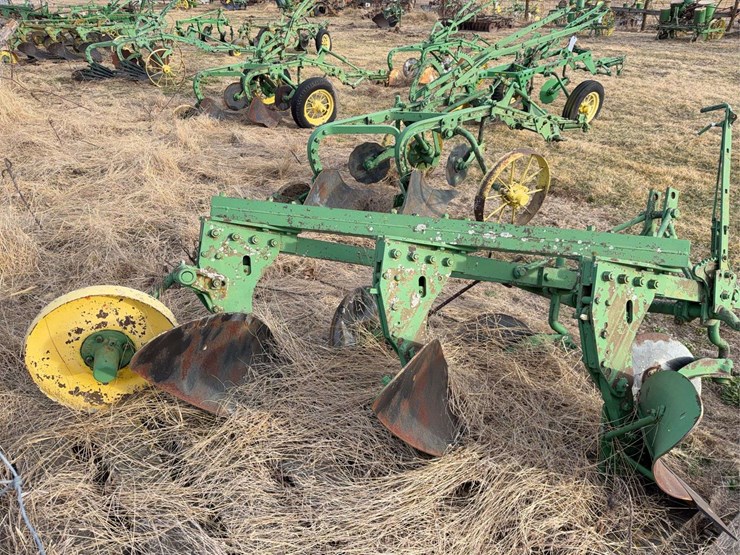 john-deere-three-point-three-bottom-plow-image-3