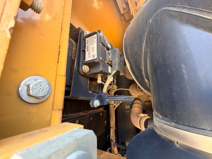 2010-caterpillar-328d-image-31
