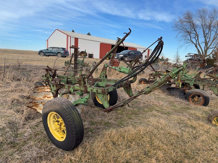 john-deere-pull-type-three-bottom-plow-image-7