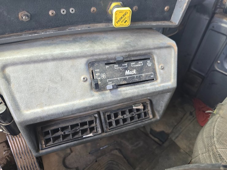 2002-mack-rd688s-image-115