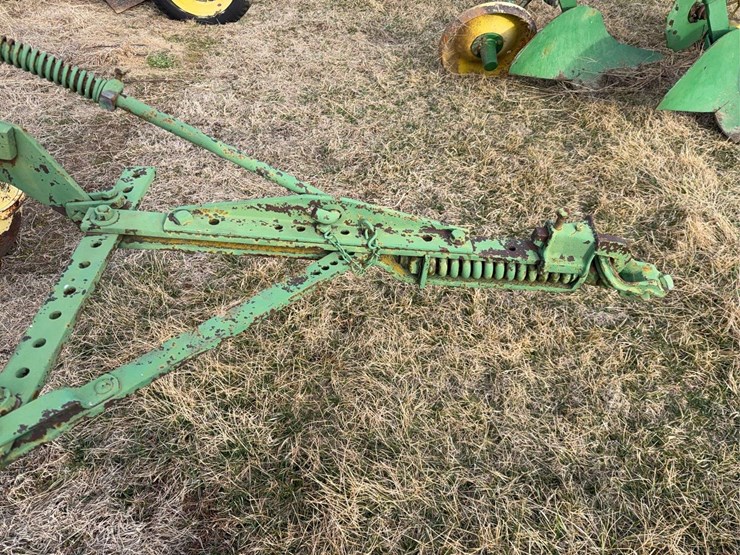 john-deere-pull-type-two-bottom-plow-image-10