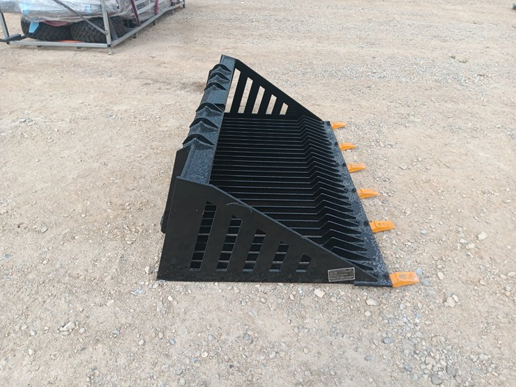 #l75-025-•-future-rock-bucket-skid-steer-attachment-image-4