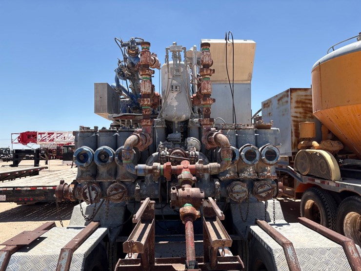 2010-caterpillar-c13-image-9