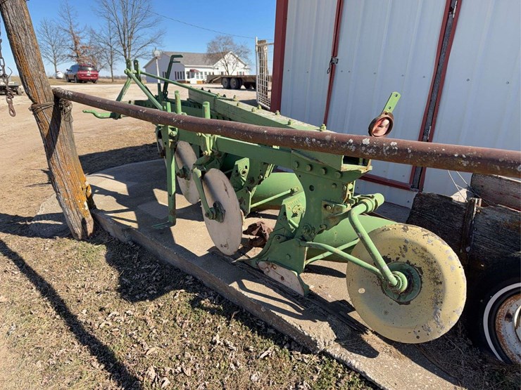 john-deere-three-point-four-bottom-plow-image-4