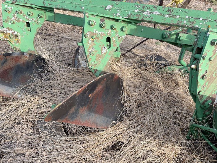 john-deere-three-point-three-bottom-plow-image-10
