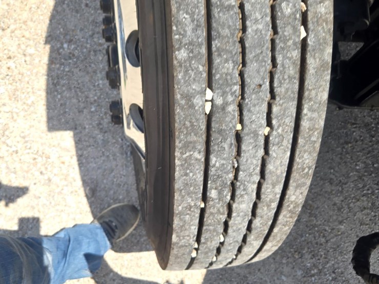 2018-freightliner-m2-106-image-39