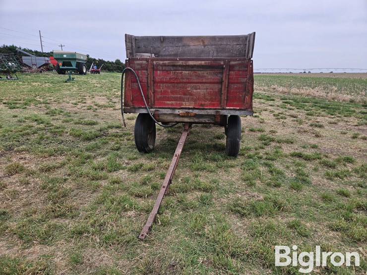 bus-brown-/-case-harvest-wagon-w/hoist-image-2