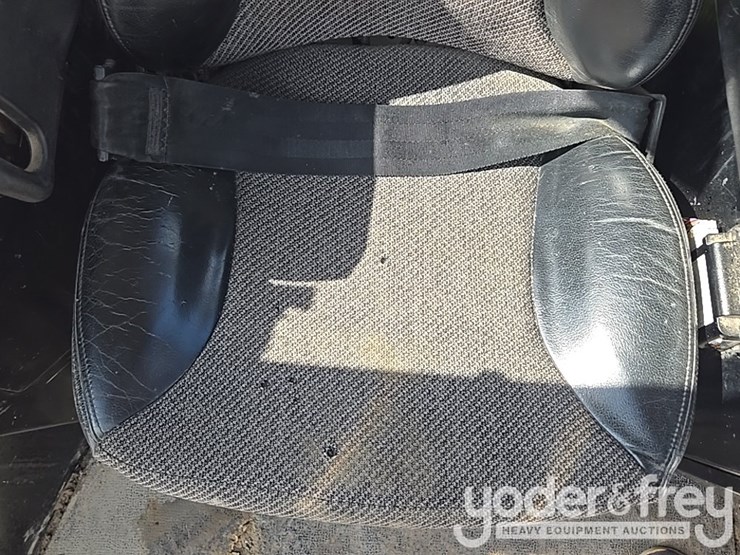 2018-caterpillar-d6n-lgp-image-57