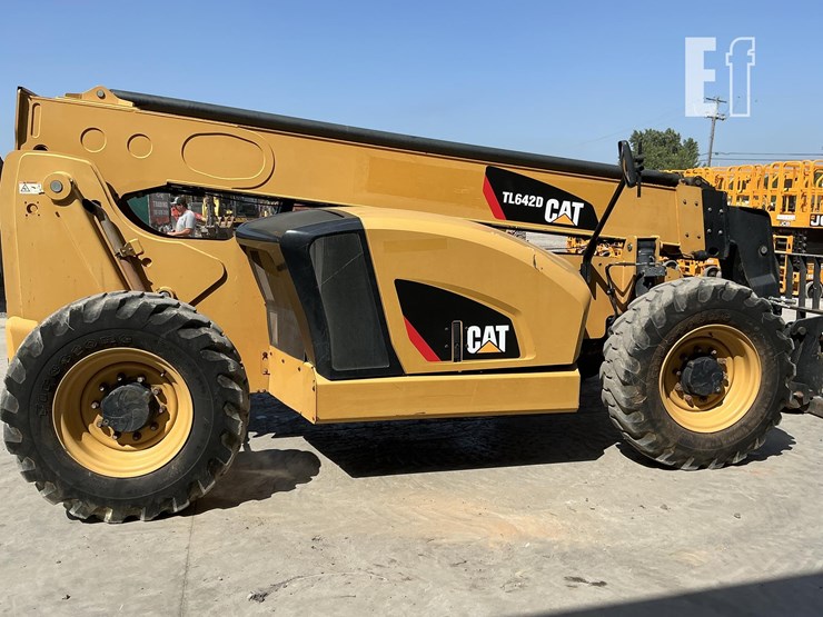 2016-caterpillar-tl642d-image-5