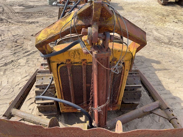 caterpillar-ten-image-26