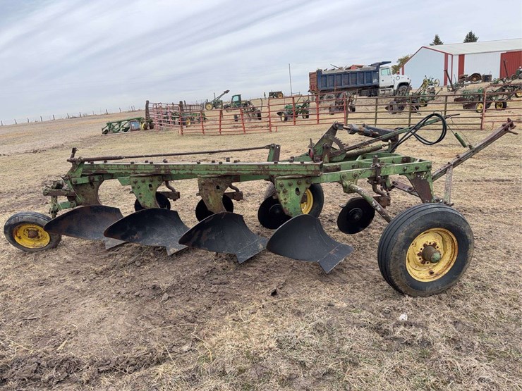 john-deere-pull-type-four-bottom-plow-image-6
