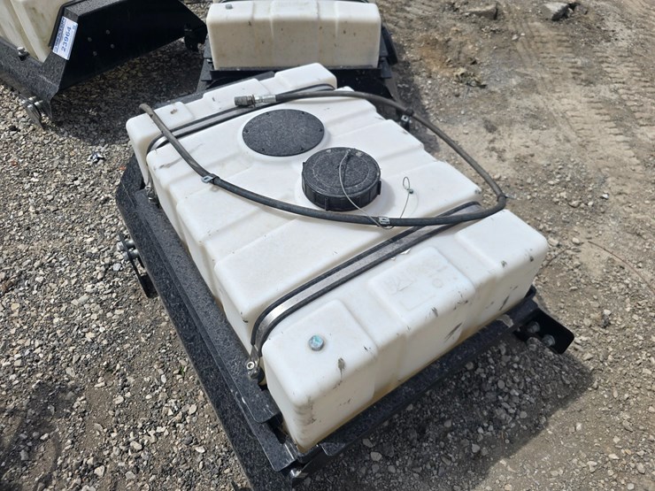 #22542-•-sprayer-tank-skid-steer-roof-mount-image-4
