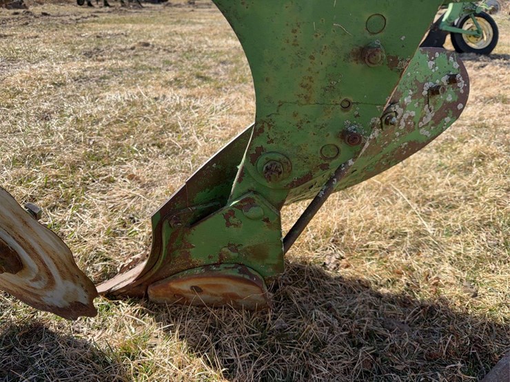 john-deere-three-point-three-bottom-plow-image-23