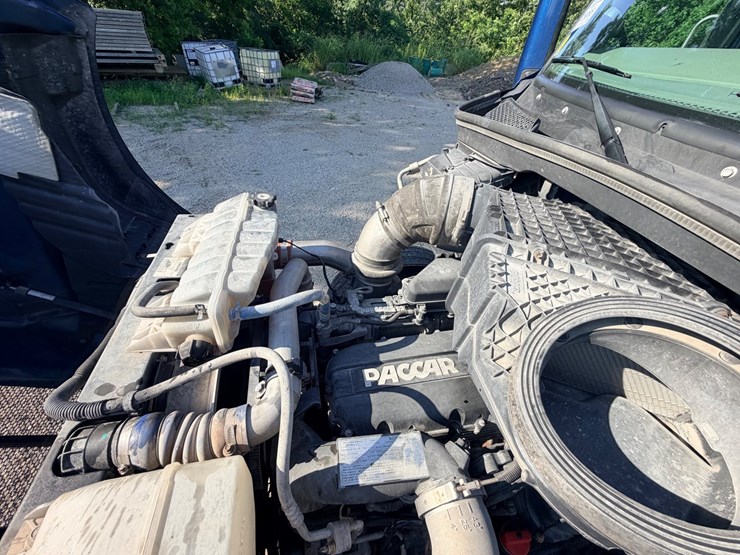 2021-peterbilt-579-image-90