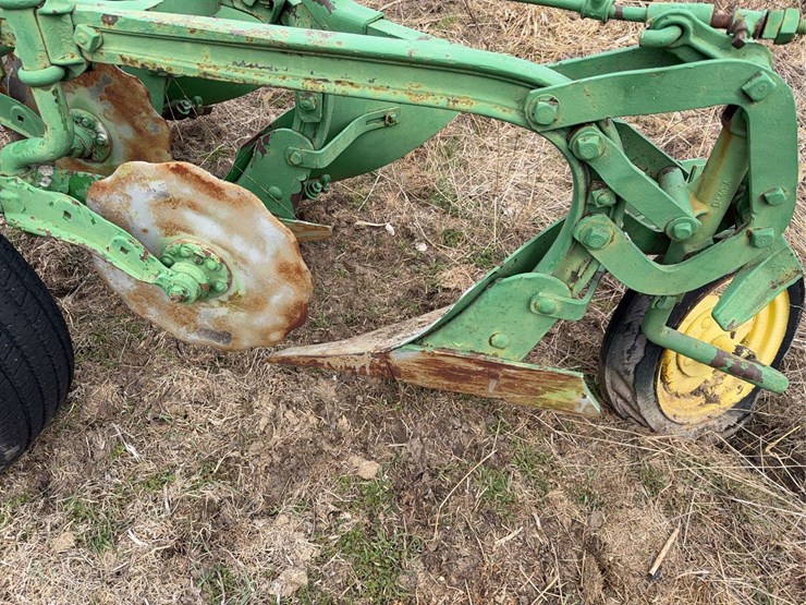 john-deere-pull-type-three-bottom-plow-image-12