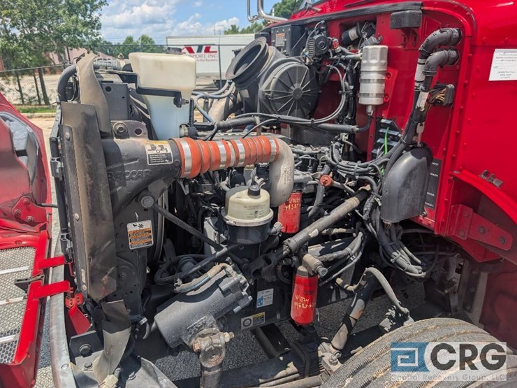 2009-peterbilt-335-image-33